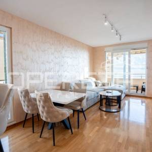 Luksuzan dvosoban stan s panoramskim pogledom na more na Žnjanu