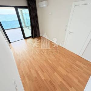 Luksuzan penthouse s 3-spavaće sobe, 1. red do mora - Privlaka-Zadar