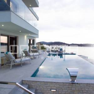 Luksuzna vila s bazenom, 300m2, Zatoglav