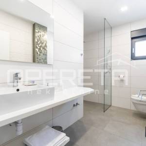 Luksuzna Vila u Makarskoj s panoramskim pogledom na more i Biokovo!
