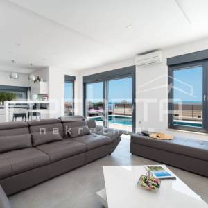 Luksuzna Vila u Makarskoj – SNIŽENA CIJENA!