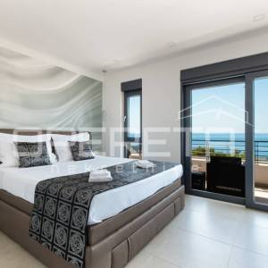 Luksuzna Vila u Makarskoj s panoramskim pogledom na more i Biokovo!
