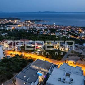 Luksuzna Vila u Makarskoj s panoramskim pogledom na more i Biokovo!
