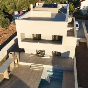 Luksuzna villa ,kompleno namještena s bazenom i panoramskim pogledom