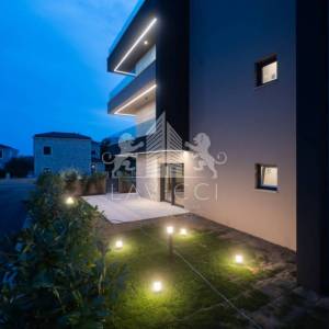 Luksuzni 2-sobni apartman s vrtom - Sukošan, Zadar