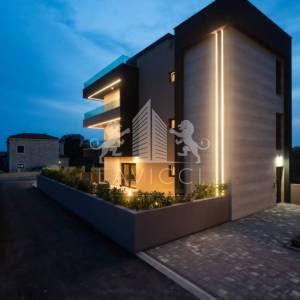 Luksuzni 2-sobni apartman s vrtom - Sukošan, Zadar