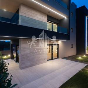 Luksuzni 2-sobni penthouse s krovnom terasom - Sukošan, Zadar