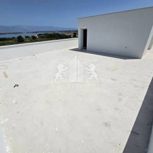 Luksuzni 3-sobni penthouse s pogledom na more - Nin