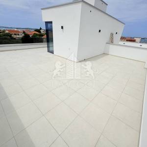 Luksuzni dvosobni penthouse s krovnom terasom - Sukošan, Zadar