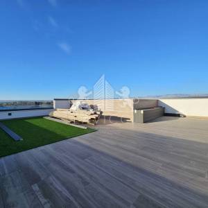 Luksuzni dvosobni penthouse s bazenom - 70m od mora,Privlaka