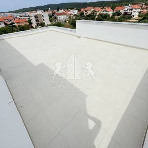 Luksuzni penthouse s krovnom terasom i garažom - Sukošan, Zadar