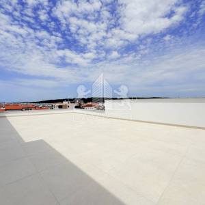 Luksuzni penthouse s krovnom terasom i garažom - Sukošan, Zadar