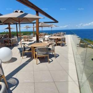 Luksuzni resort s krovnim infinity bazenom!