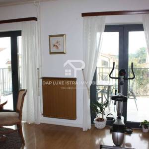 Luksuzni trosoban stan 110m2 u Poreču s pogledom na more 