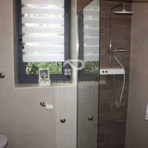 Luksuzni trosoban stan 110m2 u Poreču s pogledom na more 