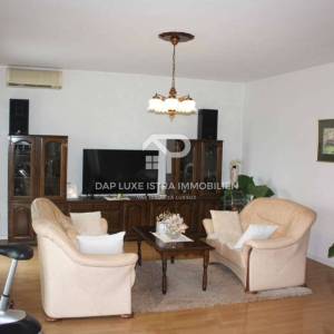 Luksuzni trosoban stan 110m2 u Poreču s pogledom na more 