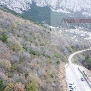 Makarska 11466 m2 zemljište uz planinu Biokovo