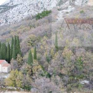 Makarska 11466 m2 zemljište uz planinu Biokovo