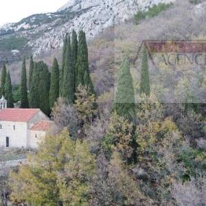 Makarska 11466 m2 zemljište uz planinu Biokovo