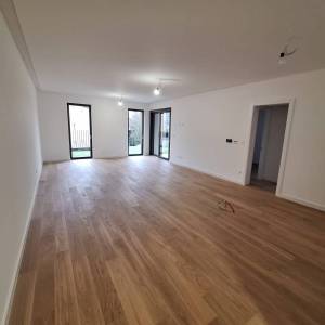 MAKSIMIR, Jordanovac- Vrhunski trosobni stan u prizemlju s privatnim vrtom i garažom