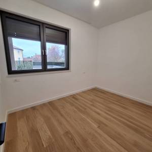 MAKSIMIR, Jordanovac- Vrhunski trosobni stan u prizemlju s privatnim vrtom i garažom