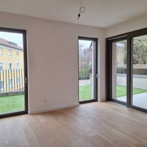 MAKSIMIR, Jordanovac- Vrhunski trosobni stan u prizemlju s privatnim vrtom i garažom