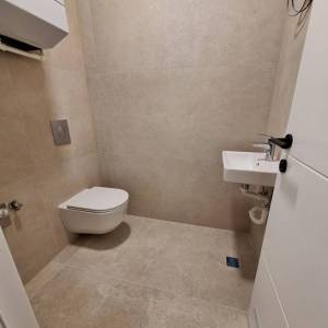 MAKSIMIR, Jordanovac- Vrhunski trosobni stan u prizemlju s privatnim vrtom i garažom