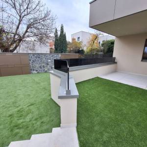 MAKSIMIR, Jordanovac- Vrhunski trosobni stan u prizemlju s privatnim vrtom i garažom