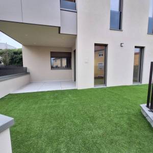 MAKSIMIR, Jordanovac- Vrhunski trosobni stan u prizemlju s privatnim vrtom i garažom