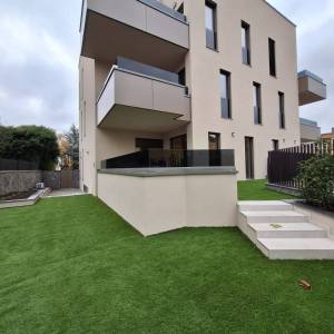 MAKSIMIR, Jordanovac- Vrhunski trosobni stan u prizemlju s privatnim vrtom i garažom