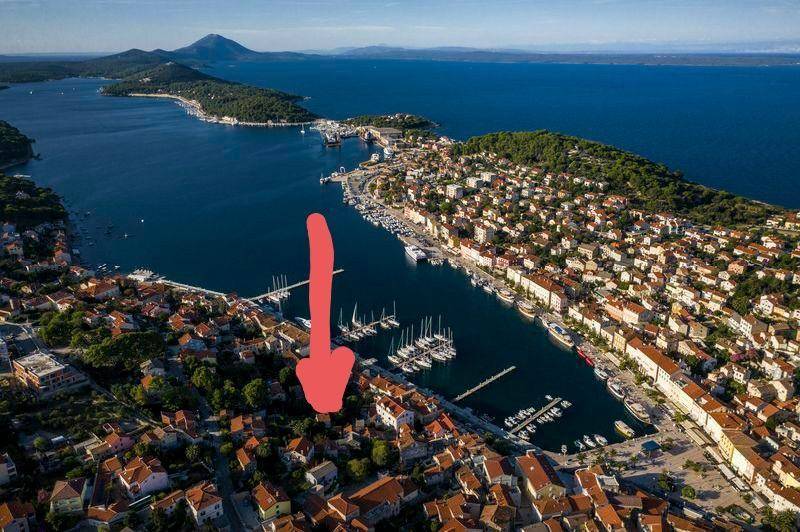 Mali Lošinj - Kuća u zelenoj oazi na površini od 299 m2 u centru!