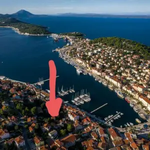 Mali Lošinj - Kuća u zelenoj oazi na površini od 299 m2 u centru!