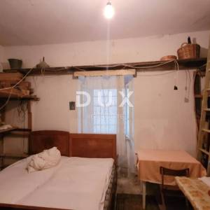 MALI LOŠINJ – Povijesna kamena kuća 450 m² u srcu Lošinja, 50 m od mora, idealna za boutique hotel ili Bed&Breakfast!