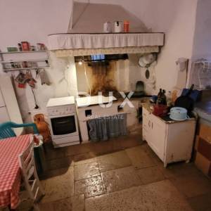 MALI LOŠINJ – Povijesna kamena kuća 450 m² u srcu Lošinja, 50 m od mora, idealna za boutique hotel ili Bed&Breakfast!