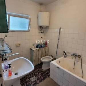 MALI LOŠINJ – Povijesna kamena kuća 450 m² u srcu Lošinja, 50 m od mora, idealna za boutique hotel ili Bed&Breakfast!