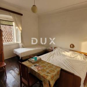 MALI LOŠINJ – Povijesna kamena kuća 450 m² u srcu Lošinja, 50 m od mora, idealna za boutique hotel ili Bed&Breakfast!