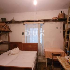 MALI LOŠINJ – Povijesna kamena kuća 450 m² u srcu Lošinja, 50 m od mora, idealna za boutique hotel ili Bed&Breakfast!