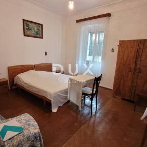 MALI LOŠINJ – Povijesna kamena kuća 450 m² u srcu Lošinja, 50 m od mora, idealna za boutique hotel ili Bed&Breakfast!