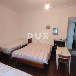 MALI LOŠINJ – Povijesna kamena kuća 450 m² u srcu Lošinja, 50 m od mora, idealna za boutique hotel ili Bed&Breakfast!