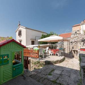 MALI LOŠINJ - stara vila s 6 apartmana 100 metara od mora