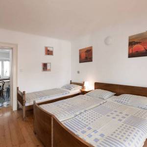 MALI LOŠINJ - stara vila s 6 apartmana 100 metara od mora