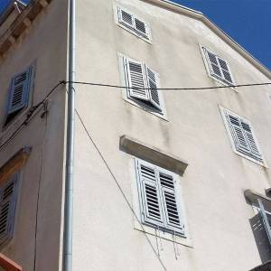 MALI LOŠINJ - stara vila s 6 apartmana 100 metara od mora