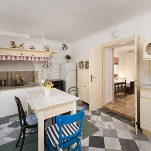 MALI LOŠINJ - stara vila s 6 apartmana 100 metara od mora