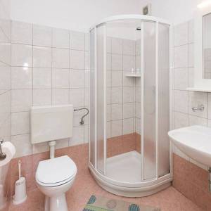 MALI LOŠINJ - stara vila s 6 apartmana 100 metara od mora