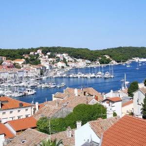 MALI LOŠINJ - stara vila s 6 apartmana 100 metara od mora