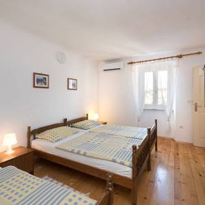 MALI LOŠINJ - stara vila s 6 apartmana 100 metara od mora