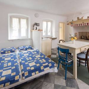 MALI LOŠINJ - stara vila s 6 apartmana 100 metara od mora