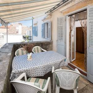 MALI LOŠINJ - stara vila s 6 apartmana 100 metara od mora