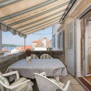 MALI LOŠINJ - stara vila s 6 apartmana 100 metara od mora