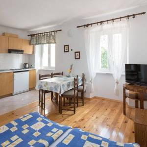 MALI LOŠINJ - stara vila s 6 apartmana 100 metara od mora